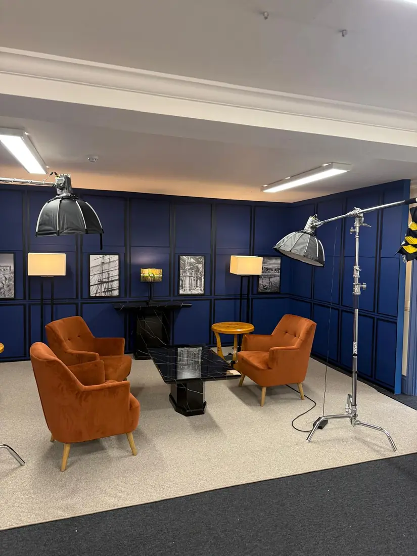 Cream carpet in a studio with navy panelled walls